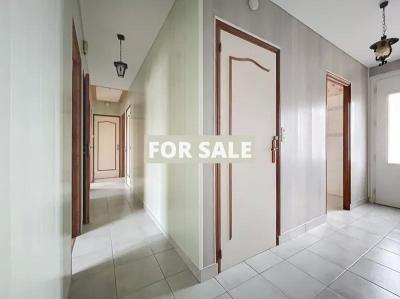 Contemporary Detached House with Garden