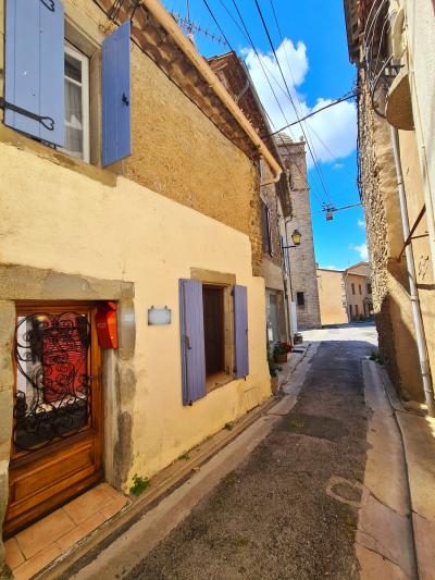 SLD02627 - Under Offer with Cle France