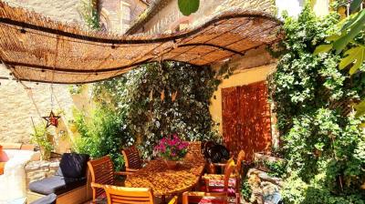 SLD02627 - Under Offer with Cle France