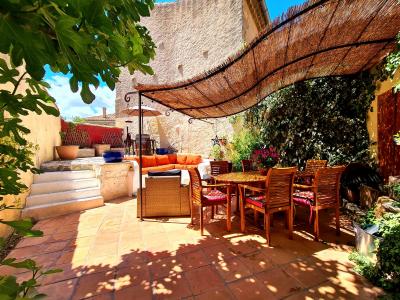 SLD02627 - Under Offer with Cle France