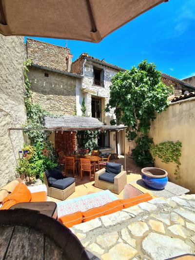 SLD02627 - Under Offer with Cle France