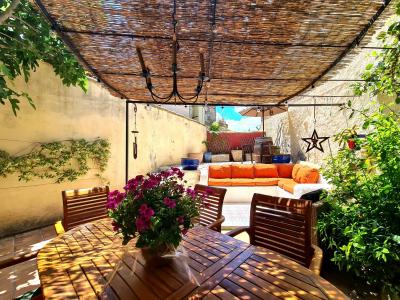 SLD02627 - Under Offer with Cle France