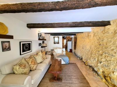 SLD02627 - Under Offer with Cle France