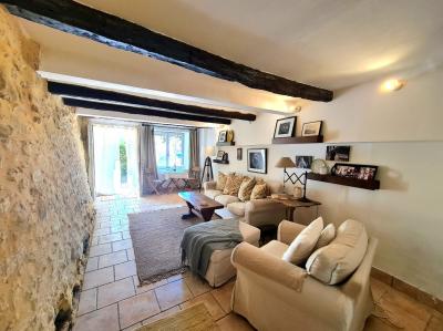 SLD02627 - Under Offer with Cle France