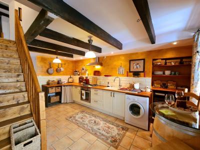 SLD02627 - Under Offer with Cle France