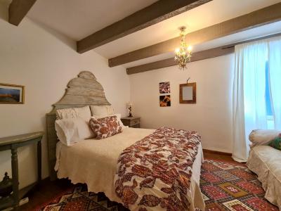 SLD02627 - Under Offer with Cle France