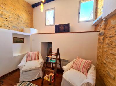SLD02627 - Under Offer with Cle France