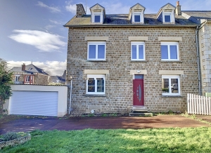 Traditional House with Garden