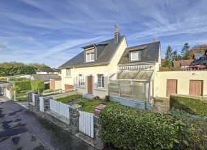 Traditional House with Garden