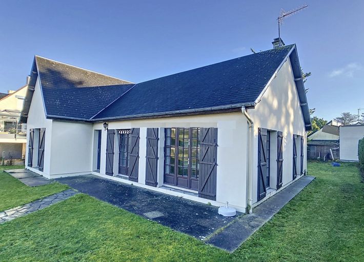 Main Photo of a 4 bedroom  Country House for sale
