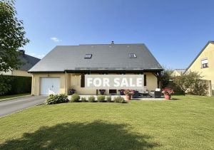 Detached House with Garden by the Coast