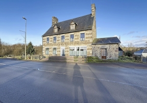 Detached House with Landscaped Garden