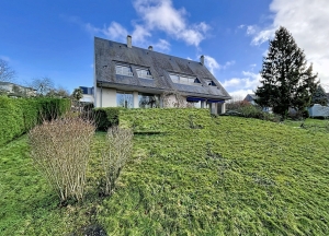 Detached House with Garden and Open Countryside View