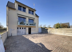 Detached House in Good Order by the Coast