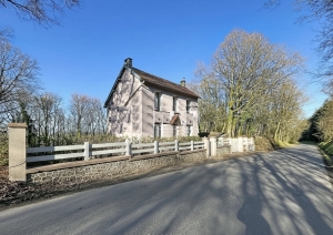 Detached Country House with Garden by the Coast