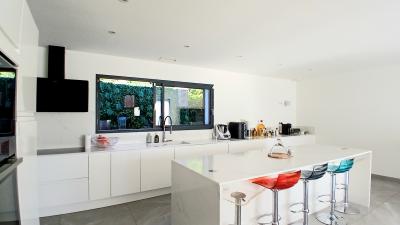 Magnificent Contemporary Villa With Pool