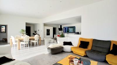 Magnificent Contemporary Villa With Pool