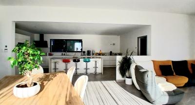 Magnificent Contemporary Villa With Pool