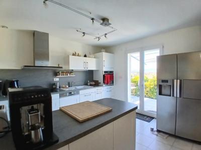 Single Storey Villa with Swimming Pool