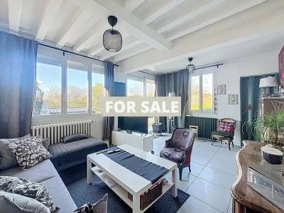 Detached House with Garden in Heart of Town