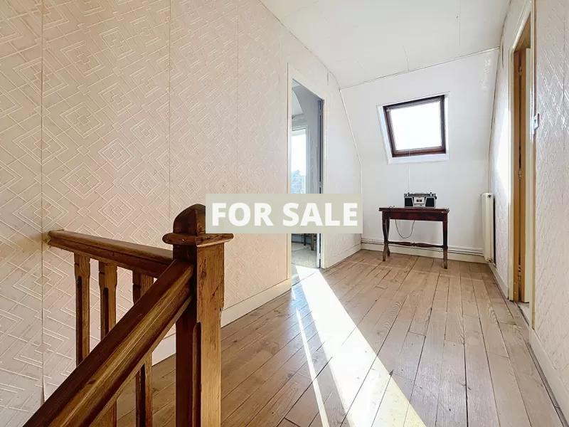 Detached House with Garden by the Coast