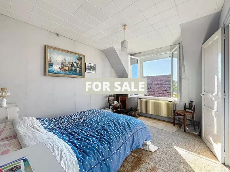 Detached House with Garden by the Coast