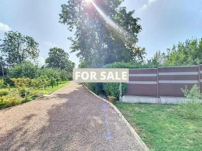 Detached House with Landscaped Garden