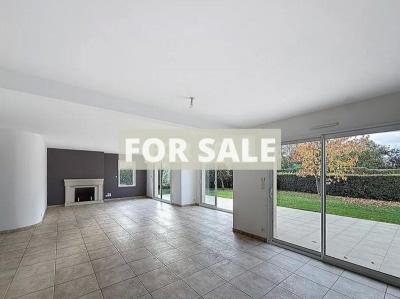 Contemporary Detached House by the Coast