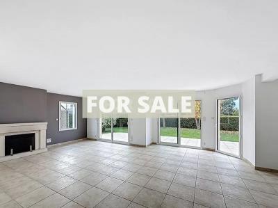 Contemporary Detached House by the Coast