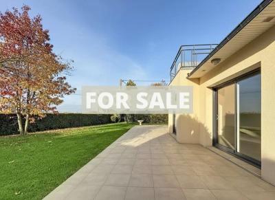 Contemporary Detached House by the Coast