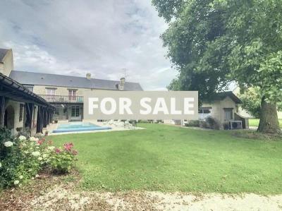 Detached House with Swimming Pool