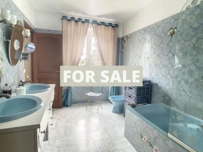 Detached House with Swimming Pool