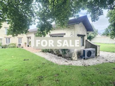 Detached House with Swimming Pool