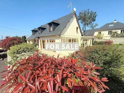 Detached House with Garden by the Coast