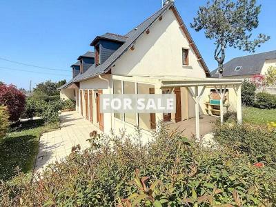 Detached House with Garden by the Coast