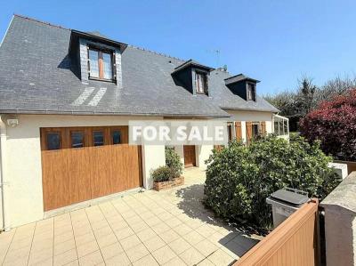 Detached House with Garden by the Coast