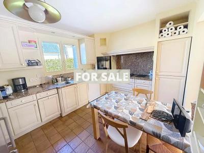 Detached House with Garden by the Coast