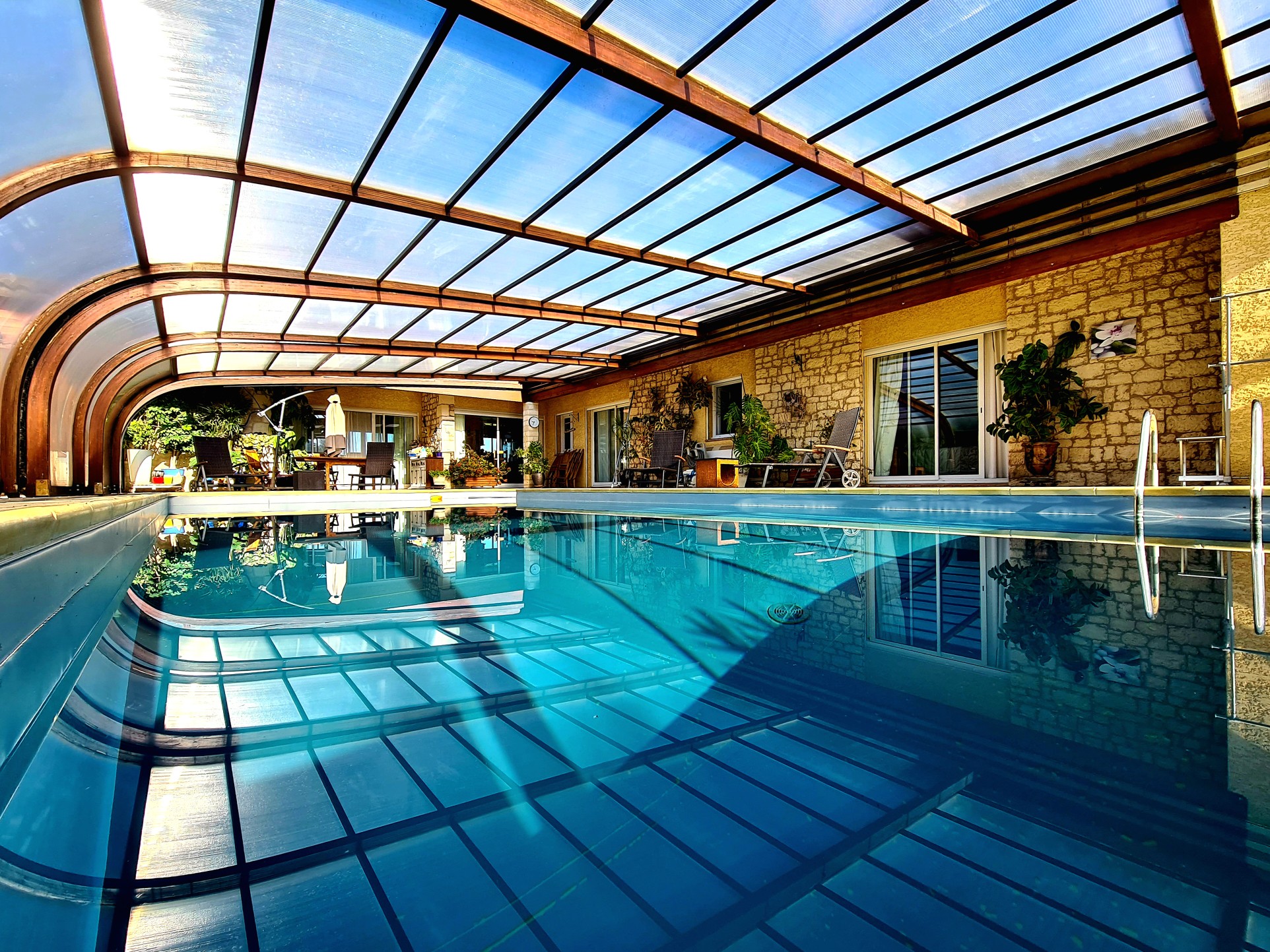 Main Photo of a 4 bedroom  Villa for sale
