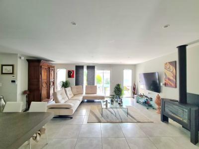 Contemporary Single Storey Villa With Pool