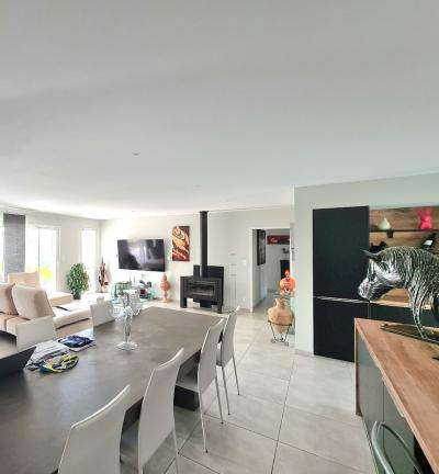 Contemporary Single Storey Villa With Pool