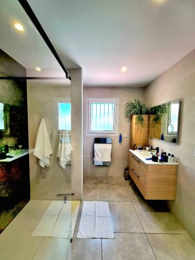 Contemporary Single Storey Villa With Pool