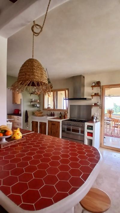 Elegant And Charming Villa With Landscaped Garden