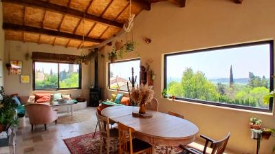 Elegant And Charming Villa With Landscaped Garden