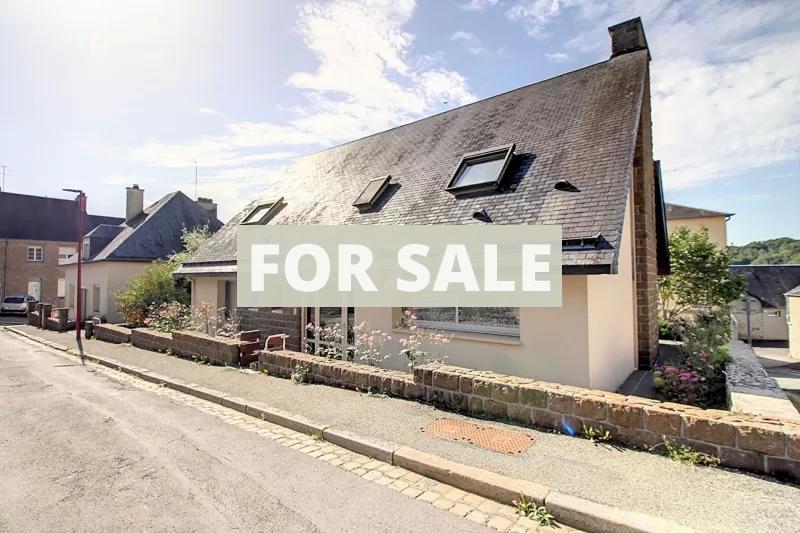 Main Photo of a 4 bedroom  House for sale