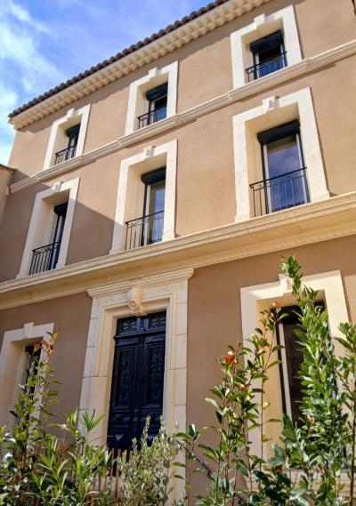 Splendid 18th Century Maison-de-Maitre with Courtyard And Terrace