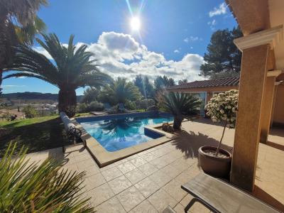 Superb Villa With Swimming Pool in Landscaped Gardens And Stunning Views