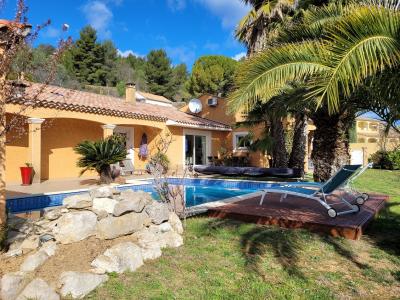 Superb Villa With Swimming Pool in Landscaped Gardens And Stunning Views