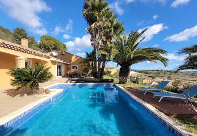 Superb Villa With Swimming Pool in Landscaped Gardens And Stunning Views