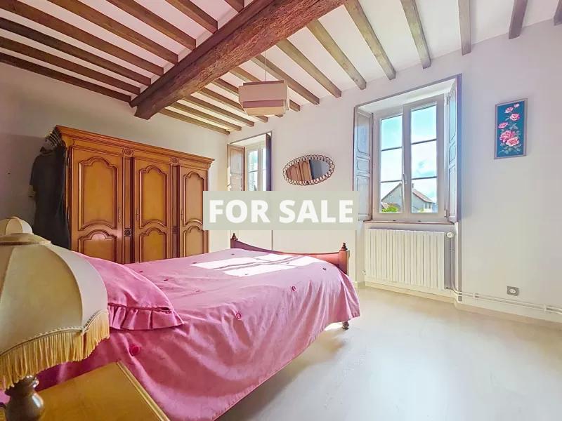 Detached Country House with Outbuilding