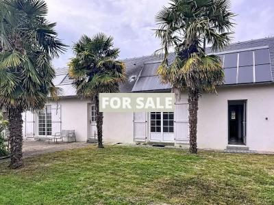 Modern Property in Lovely Coastal Setting